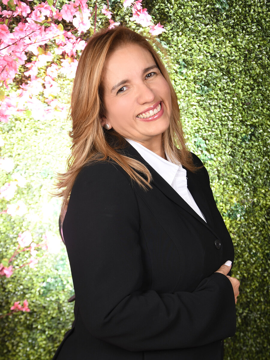 Dra. Claudia Almendares