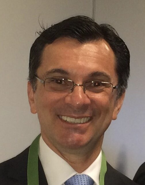 Dr. Moisés A. Calderón